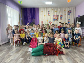 В детском саду прошёл День смеха В детском саду прошёл День смеха.