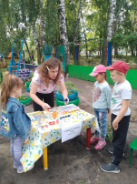В подготовительной группе прошел день красок В подготовительной группе прошел день красок.